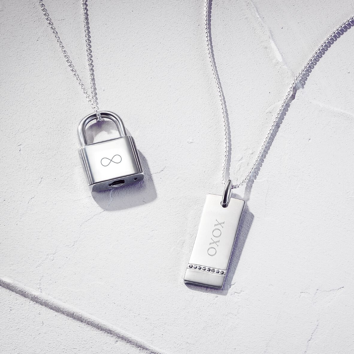 Engraving Create a piece of jewellery that will put a smile on your favourite person's face every day – immortalise your feelings in a stylish unique item.